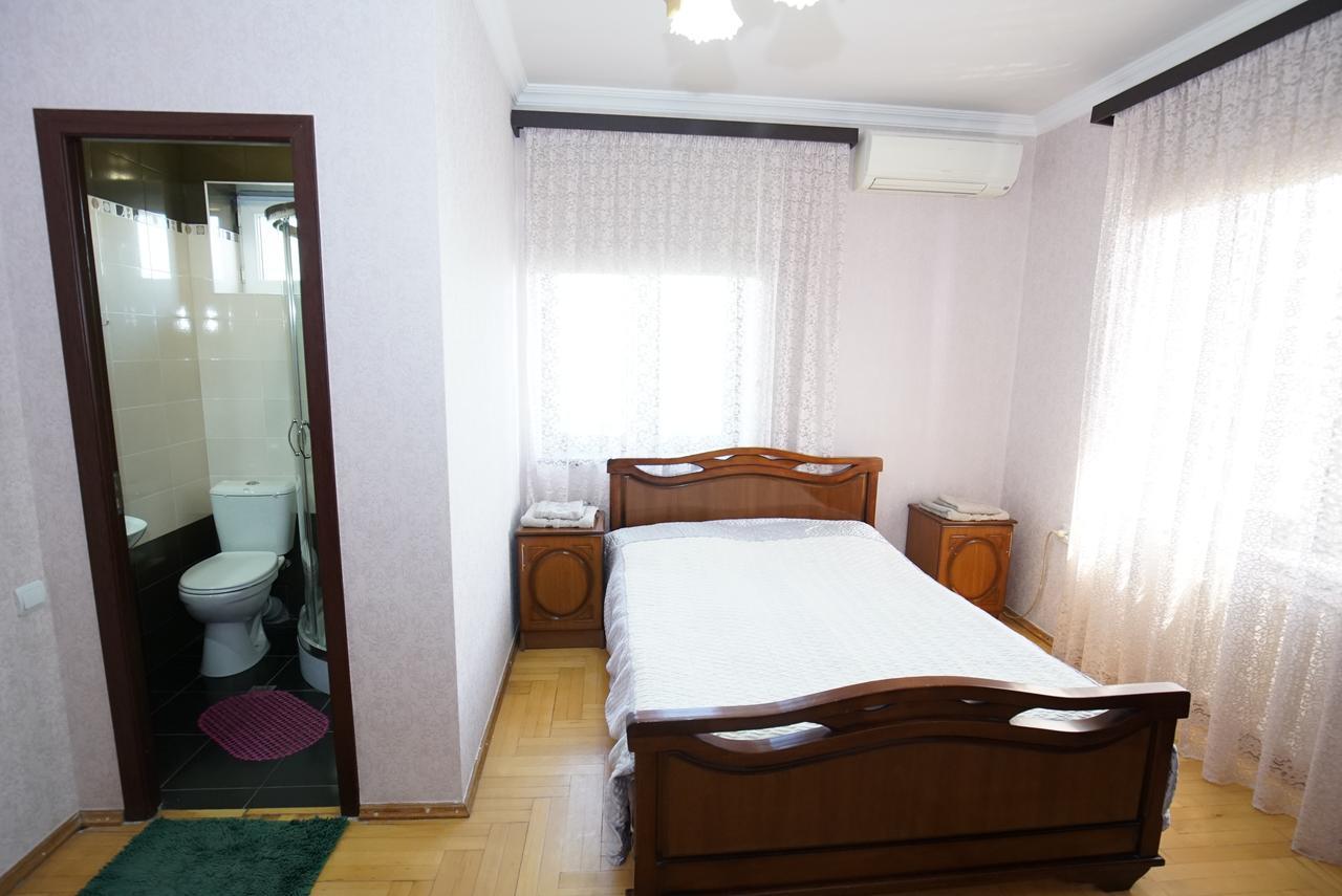 Nice House In The Heart Of The City エレバン エクステリア 写真