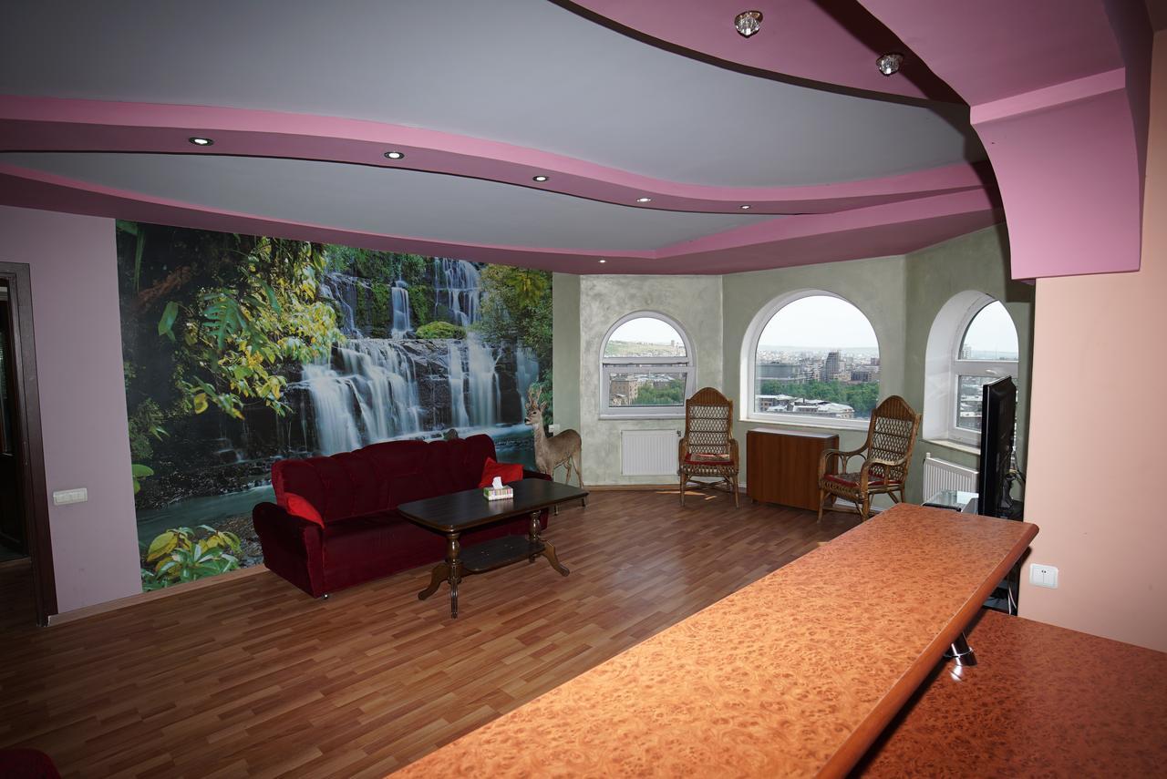 Nice House In The Heart Of The City エレバン エクステリア 写真
